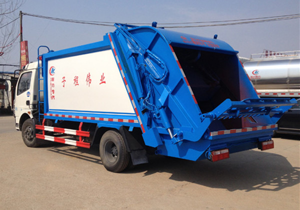 东风8方压缩式垃圾车发往陕西榆林子程伟业公司验车完毕