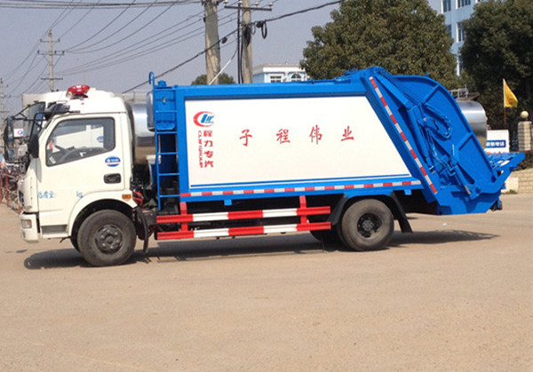 东风8方压缩式垃圾车发往陕西榆林子程伟业公司验车完毕