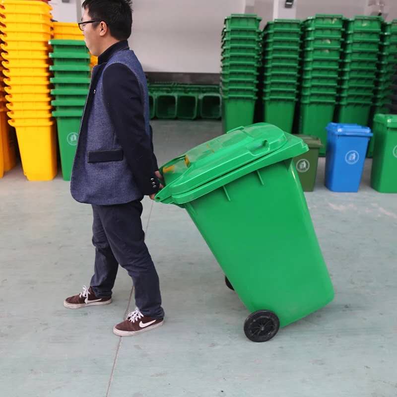 深圳环保科技公司订购90台凯马挂桶垃圾车