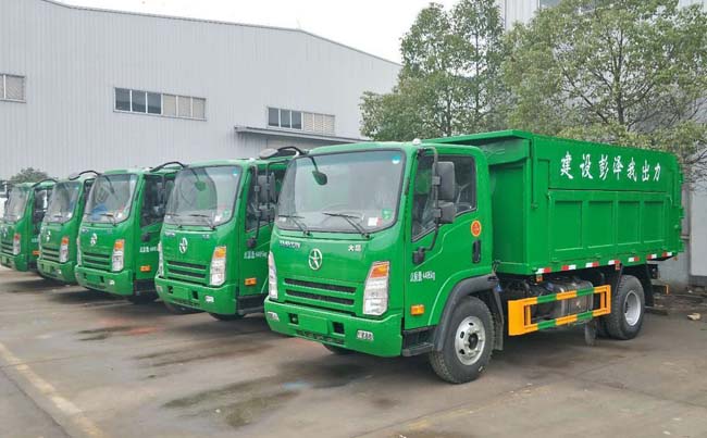 九江彭泽县订购22台大运密封式自卸垃圾车
