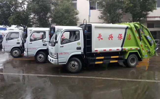 浙江湖州长兴惠民保洁公司订购3台5方压缩垃圾车