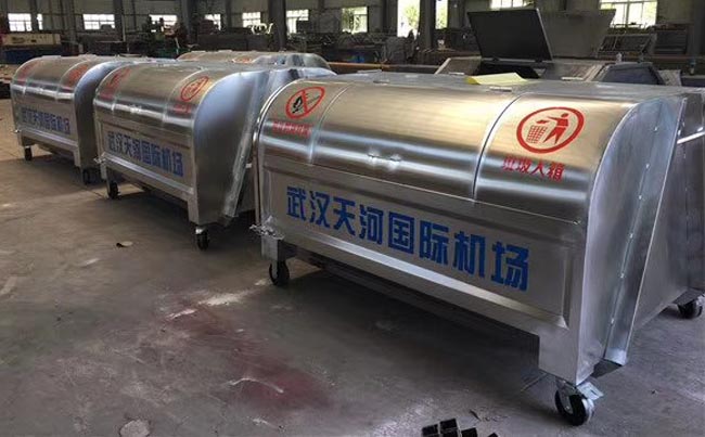 武汉天河机场订购30个3方不锈钢勾臂垃圾箱