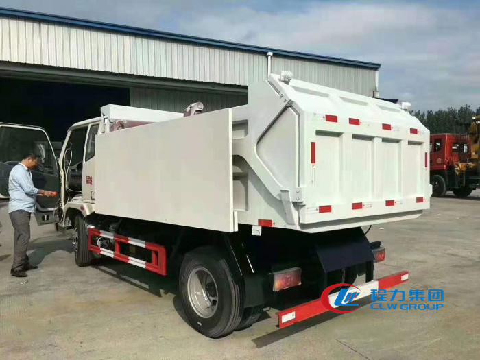 衡阳张总订购凯马5方对接垃圾车，建筑垃圾清运好帮手