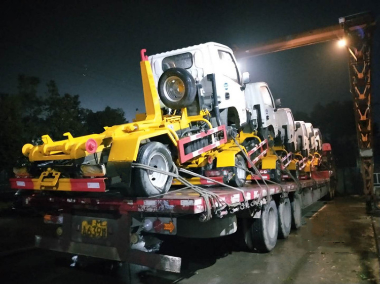 贵州某环卫公司采购12台跃进国六3方勾臂垃圾车