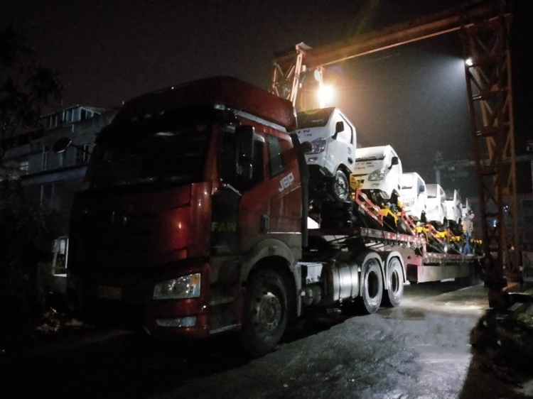 贵州某环卫公司采购12台跃进国六3方勾臂垃圾车