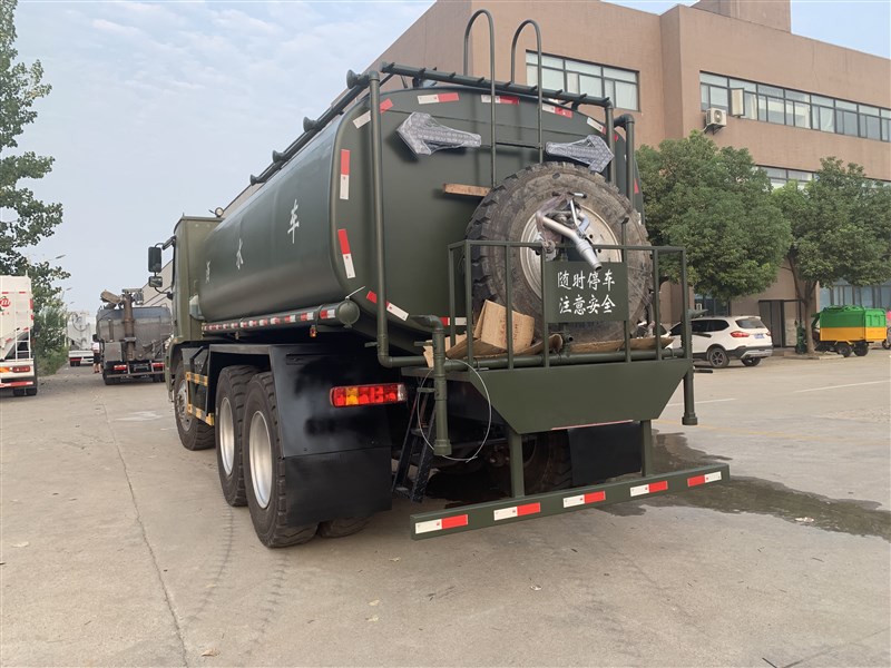 内蒙古赤峰市卓正矿业订购重汽25吨矿山专用洒水车