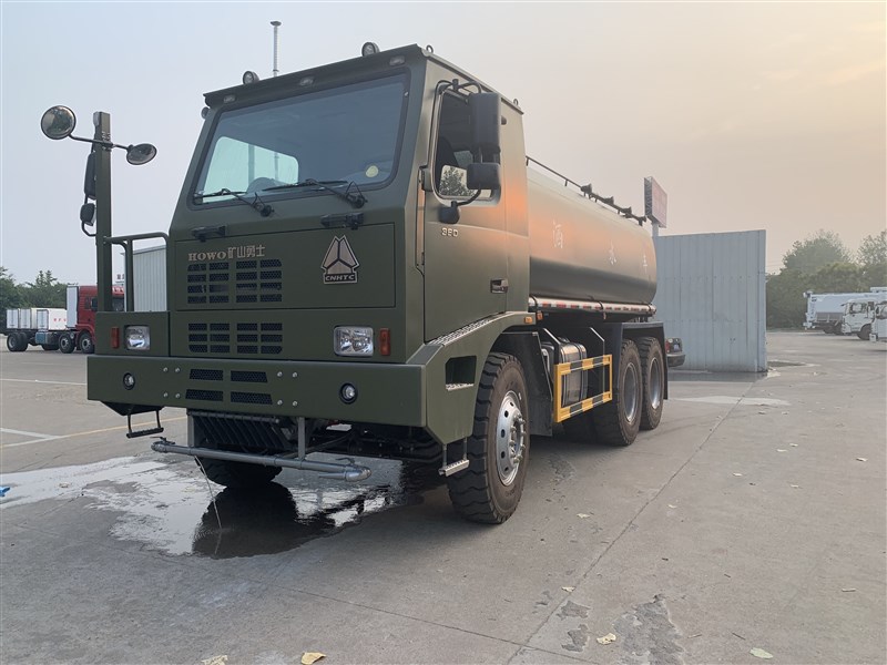 内蒙古赤峰市卓正矿业订购重汽25吨矿山专用洒水车