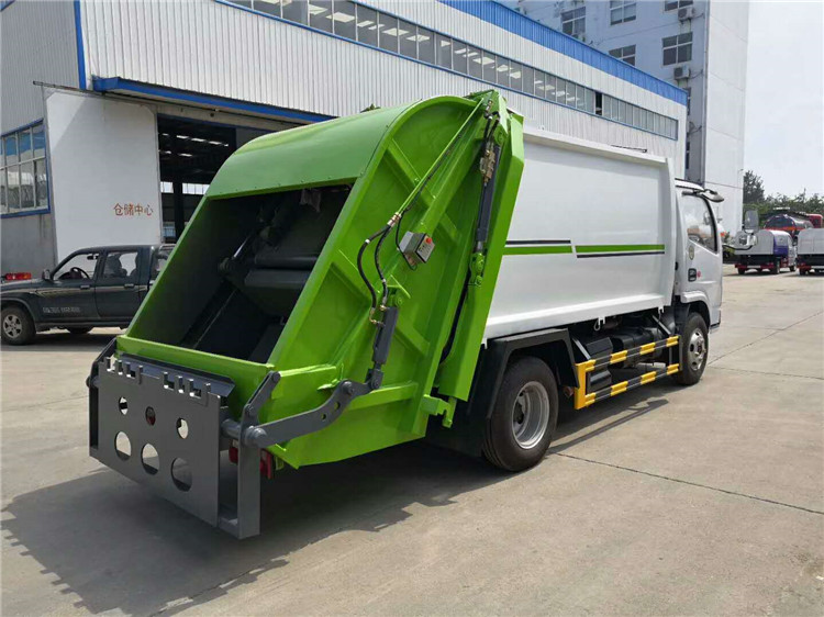 湖南刘总订购东风多利卡6方压缩垃圾车一台