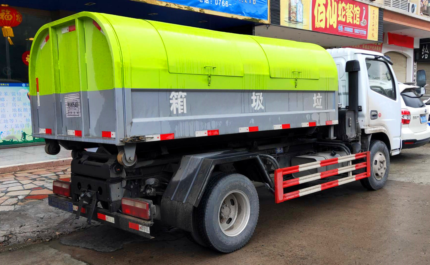 广州李总再次订购东风5方勾臂垃圾车一台