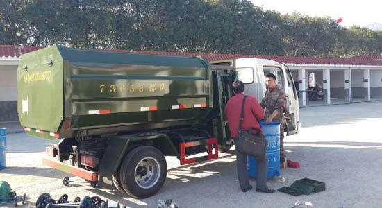 73653部队订购一台福田3方挂桶垃圾车和50个冷扎钢垃圾桶