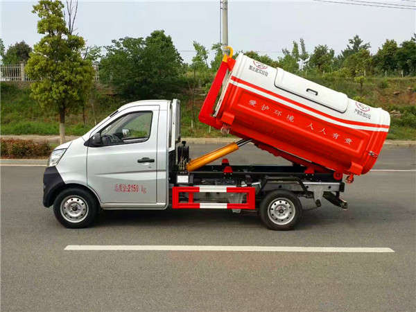 贵州遵义威宁政府订购长安3方勾臂垃圾车和14个配套垃圾箱