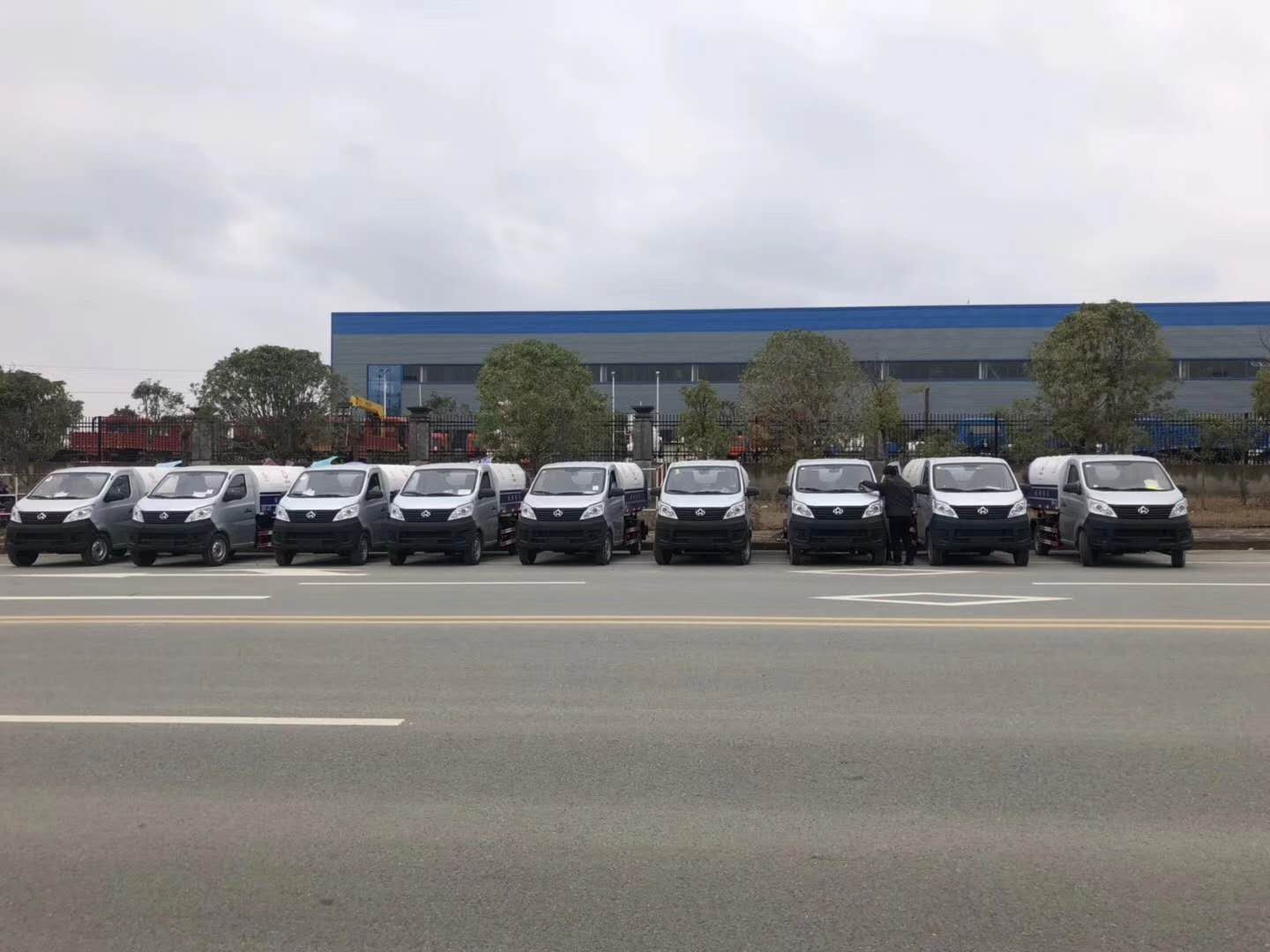 甘孜州政府订购15台长安3方自卸密封垃圾车