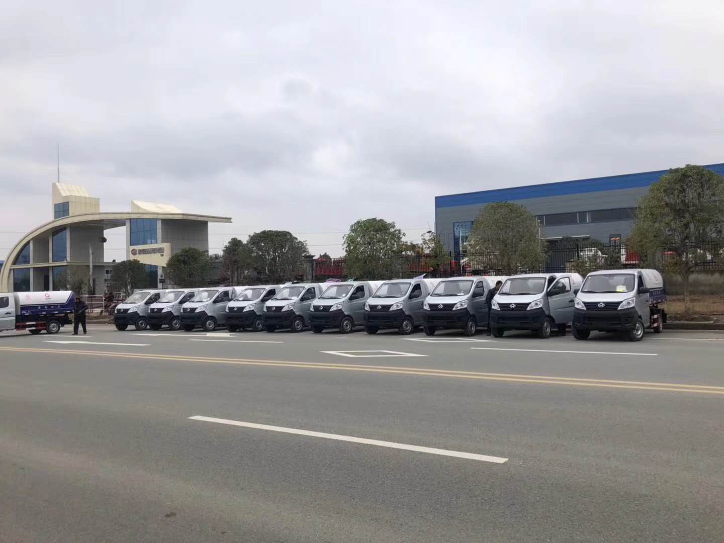 甘孜州政府订购15台长安3方自卸密封垃圾车