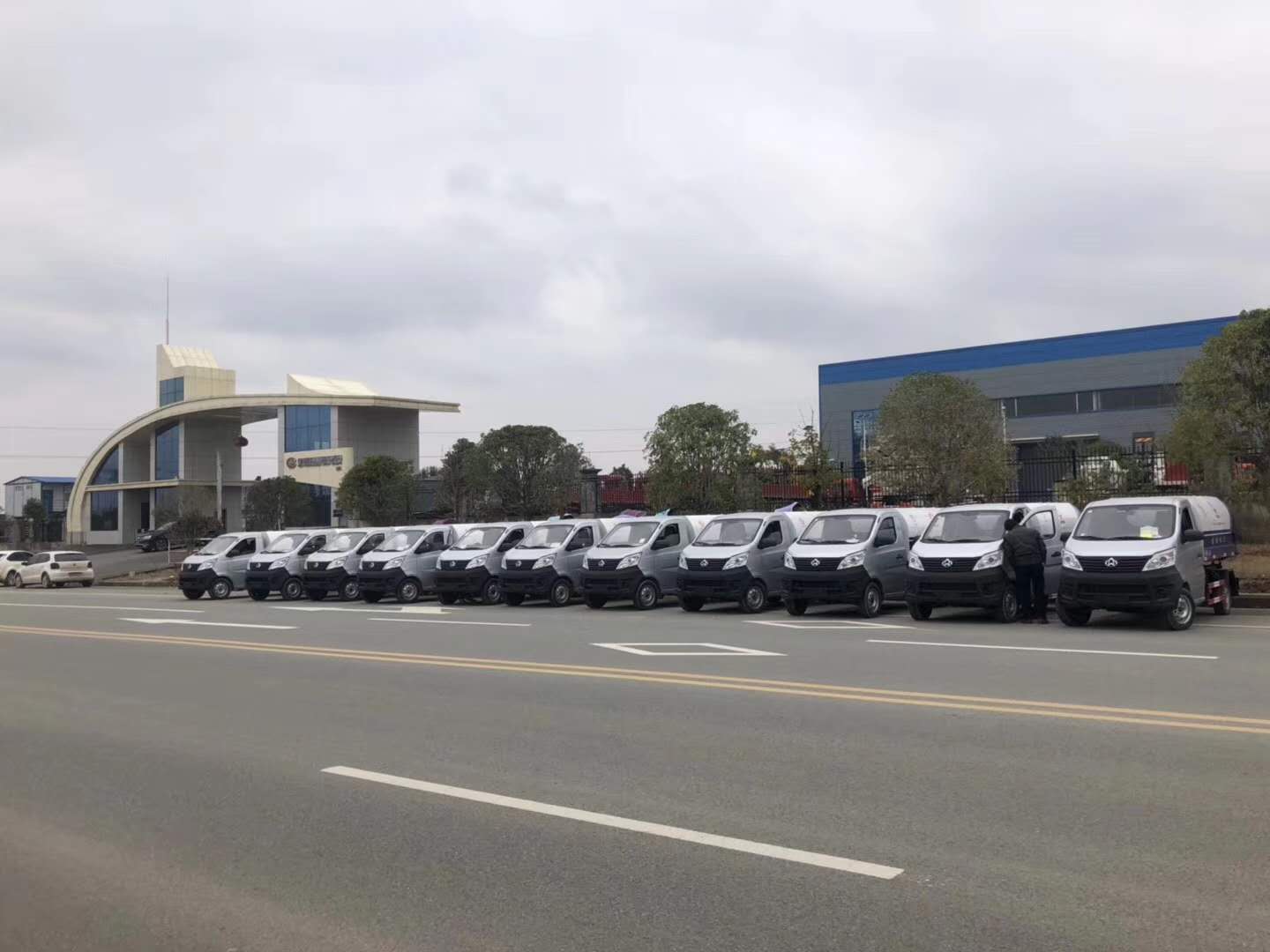 甘孜州政府订购15台长安3方自卸密封垃圾车