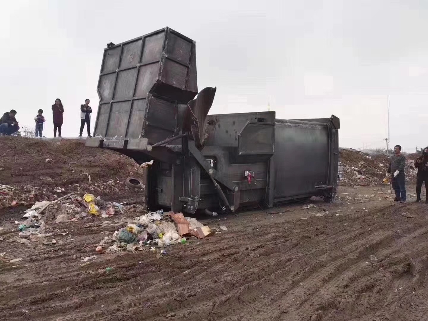 杭州环卫局现场观看订购移动压缩垃圾站10台