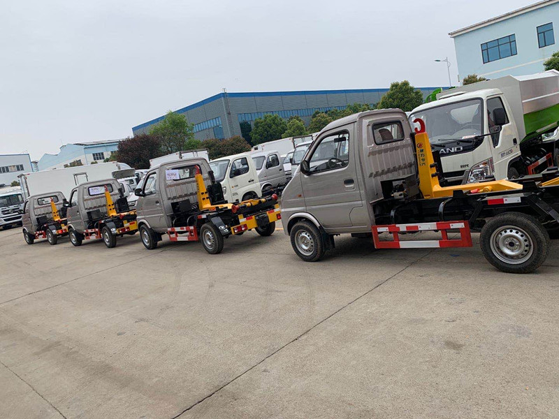 山西晋中李总订购四台长安3方勾臂垃圾车