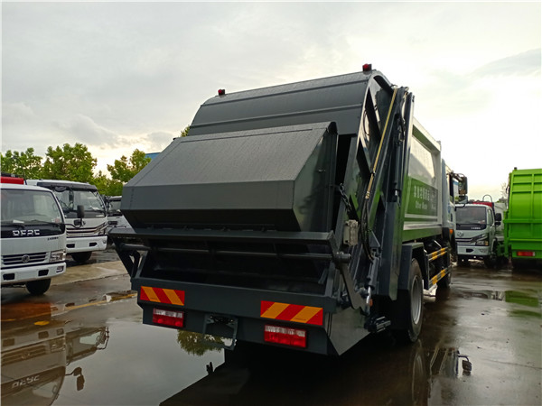 陕西咸阳程总订购东风D9国六12方压缩垃圾车