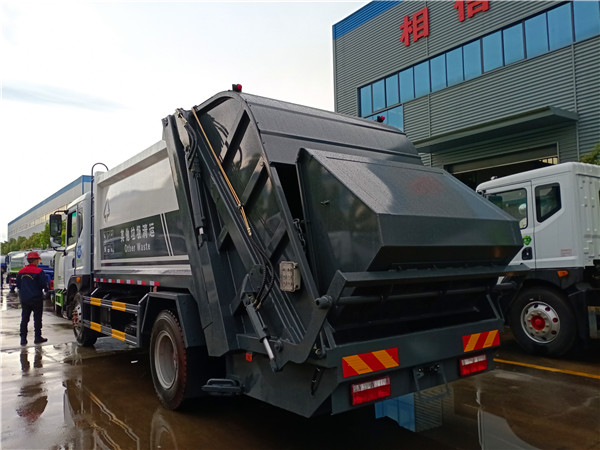 陕西咸阳程总订购东风D9国六12方压缩垃圾车