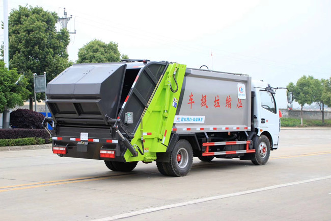 东风5吨压缩式垃圾车