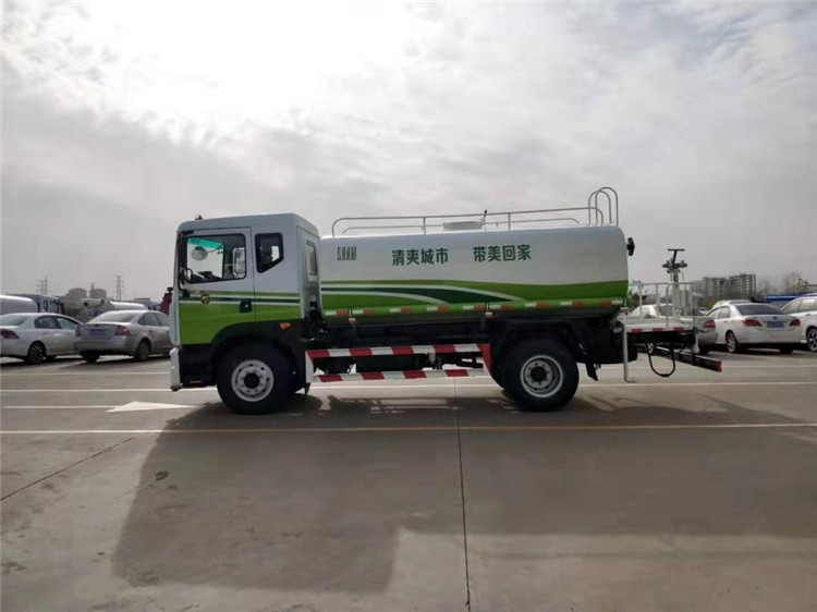 东风多利卡D9国六15方洒水车