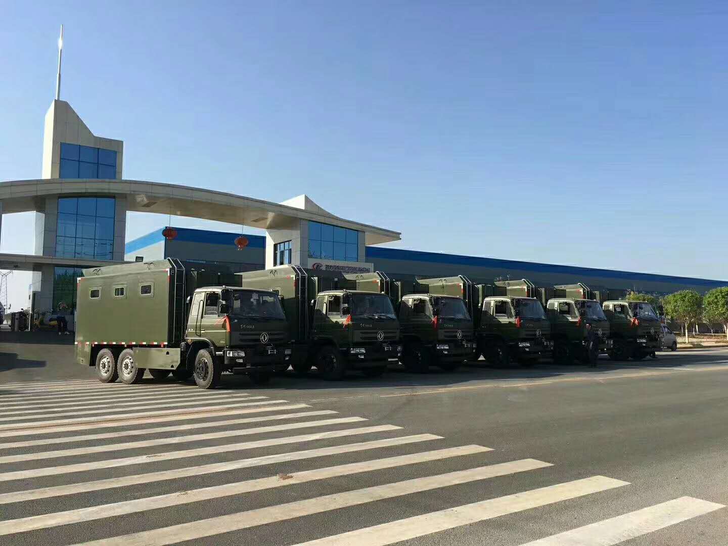 某军区在我厂订购的六驱餐饮后勤保障车准备发