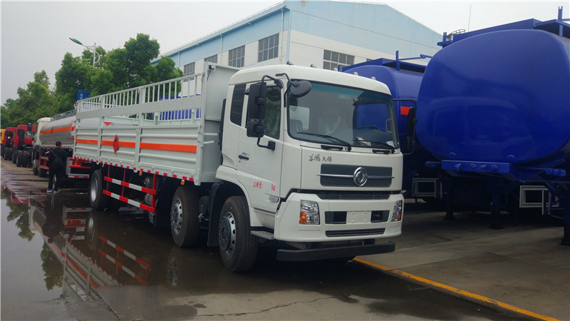 河南洛阳用户订购东风天锦8.6米气瓶运输车顺利