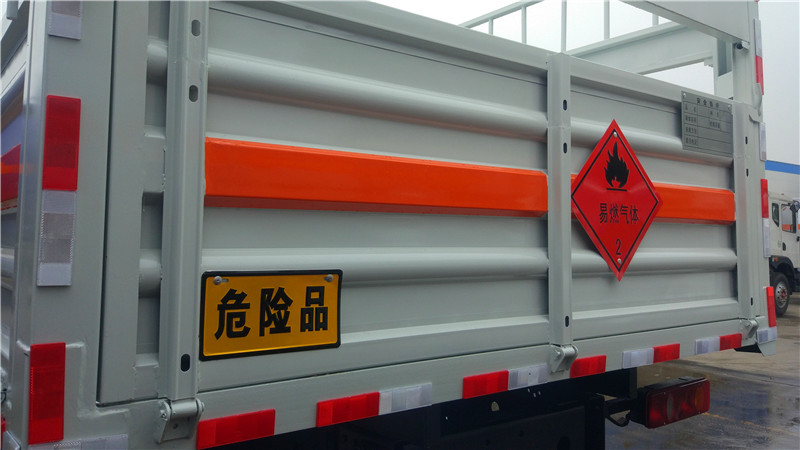 河南洛阳用户订购东风天锦8.6米气瓶运输车顺利