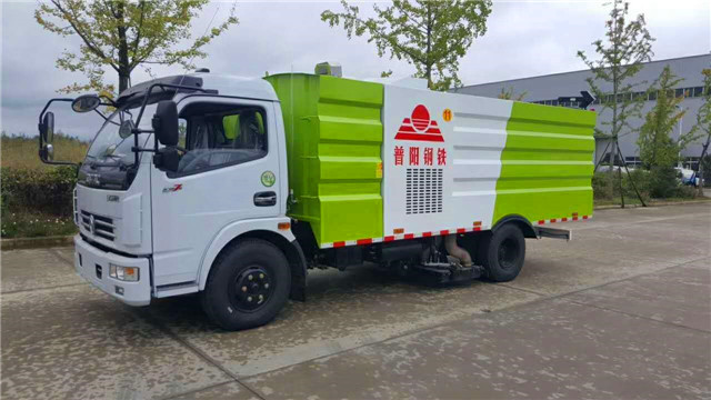 普阳钢铁订购的一批吸尘车准备发车