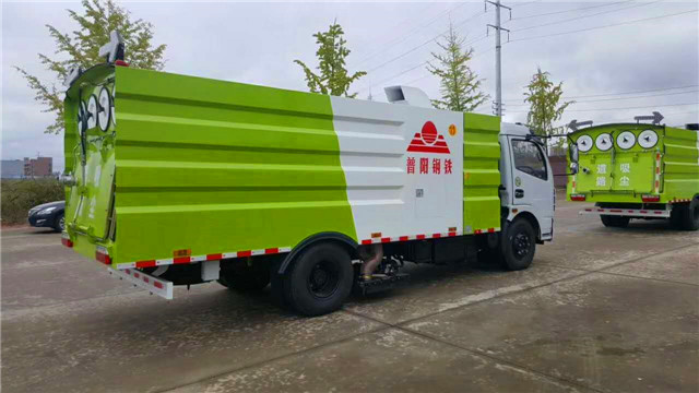 普阳钢铁订购的一批吸尘车准备发车