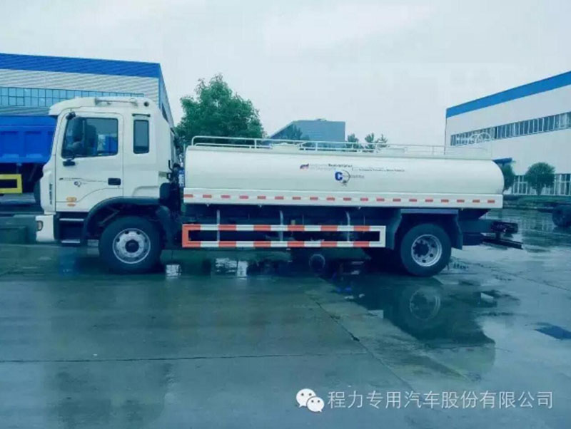 程力出口委内瑞拉100台江淮洒水车圆满完成