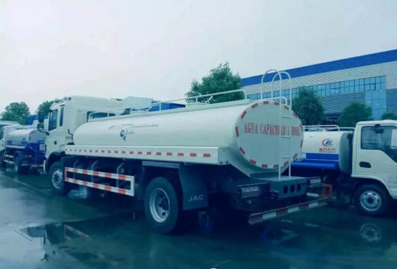 程力出口委内瑞拉100台江淮洒水车圆满完成