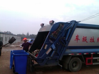 为客户订做的一批挂桶式垃圾车用垃圾桶