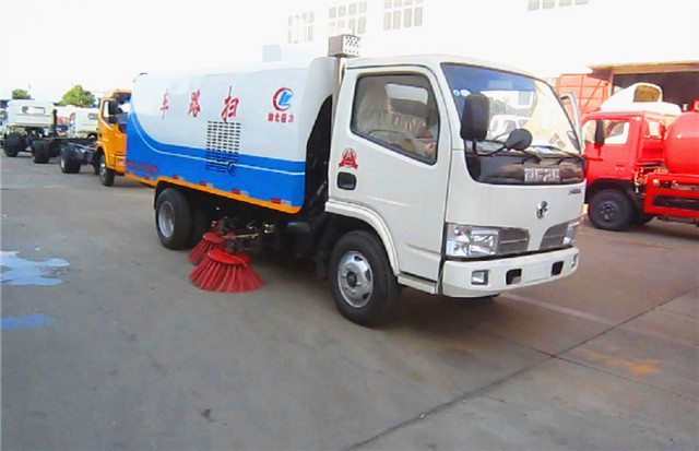 天津一集团公司在我厂采购一台东风福瑞卡扫路