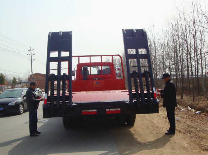 山西东营客户在我厂定购的东风后八轮平板运输