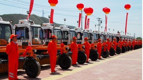 湖北程力140台道路清扫车交付陇南高速公路总段