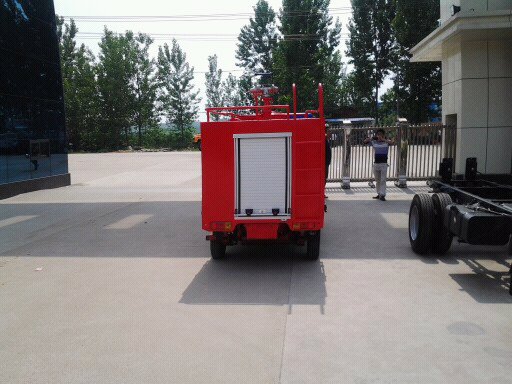 客户在我厂定购的一台长安小型消防车