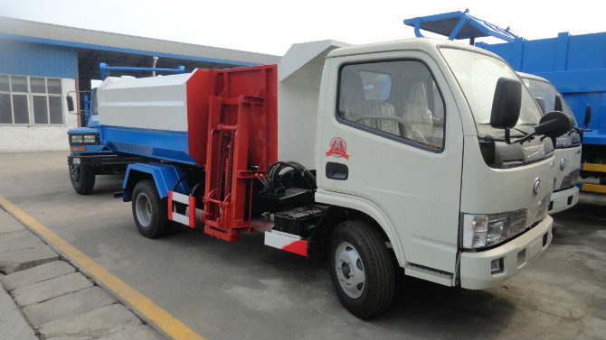 江西环卫局在我厂定购的挂桶式密封垃圾车今天