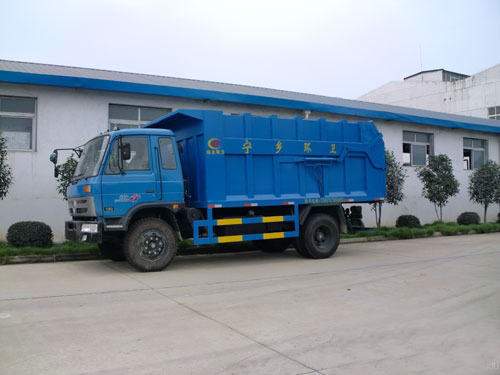 四川环卫处在我厂定购的6台对接式垃圾车验收合