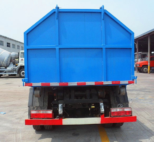5辆勾臂式垃圾车顺利交付重庆综合环境治理部