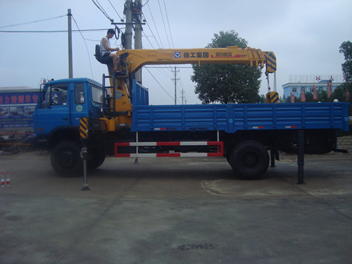 山西一用户在我厂定购东风153徐工10吨随车吊提前