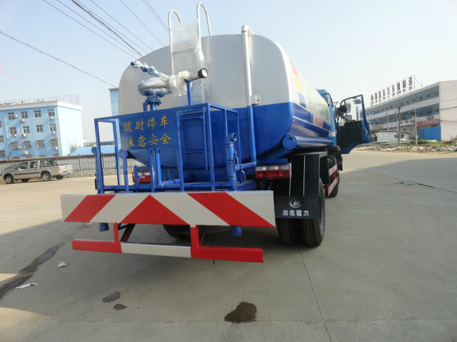 宜昌某陶瓷集团再定东风153洒水车