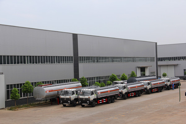 发往河南的40台运油车