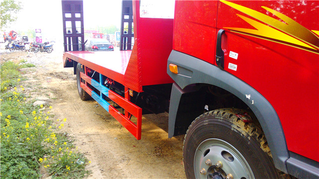 安徽合肥一汽解放4S店在我厂定购一台解放单桥平