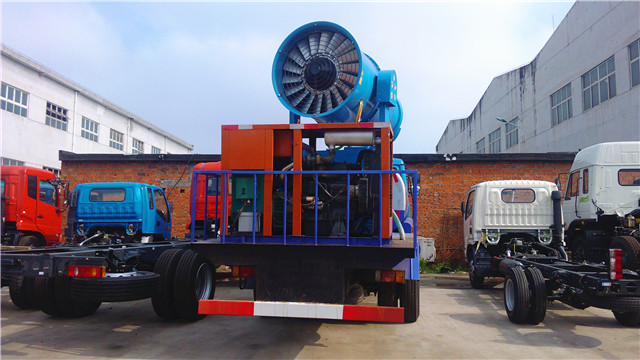 客户在我厂定购的东风145打药车