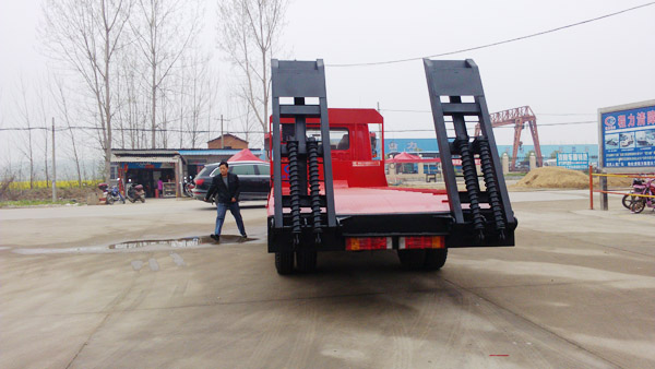 解放180马力平板运输车顺利交付给江西淮北客户