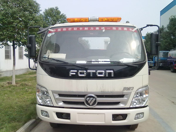 客户在我厂定购的一台福田奥铃捷运清障车(平