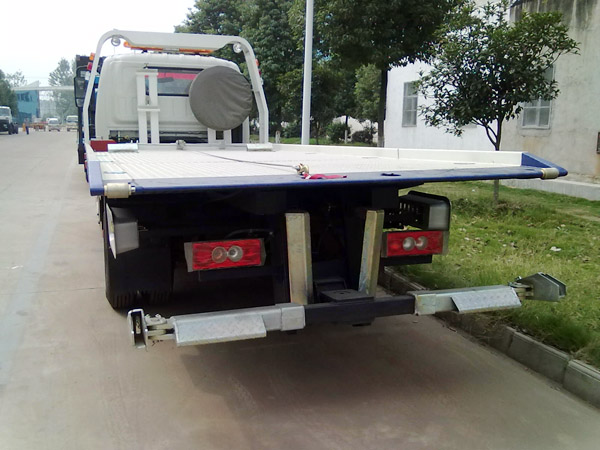 客户在我厂定购的一台福田奥铃捷运清障车(平