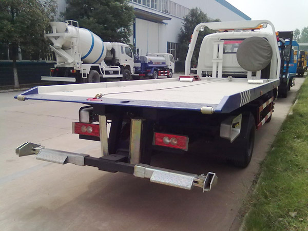 客户在我厂定购的一台福田奥铃捷运清障车(平