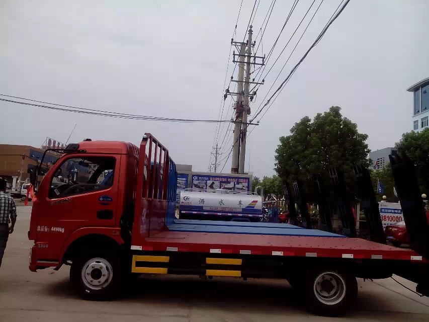 江西用户在我厂一次性定购10辆上蓝牌的东风劲勇