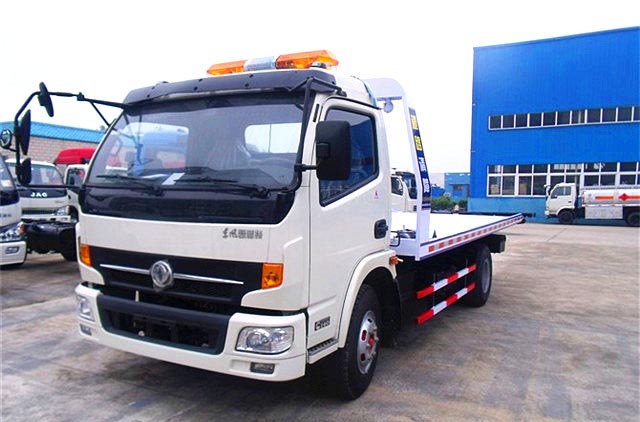 云南用户在我厂定购一辆东风凯普特平板一拖二